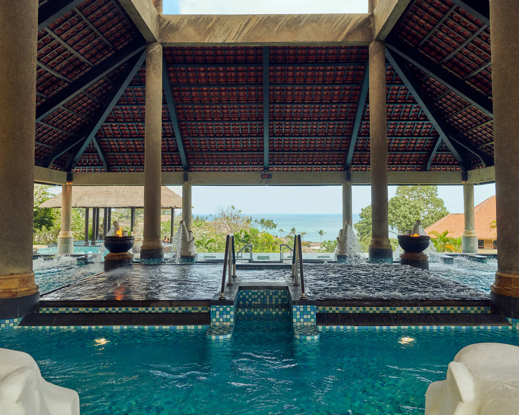 The pool merging with the horizon