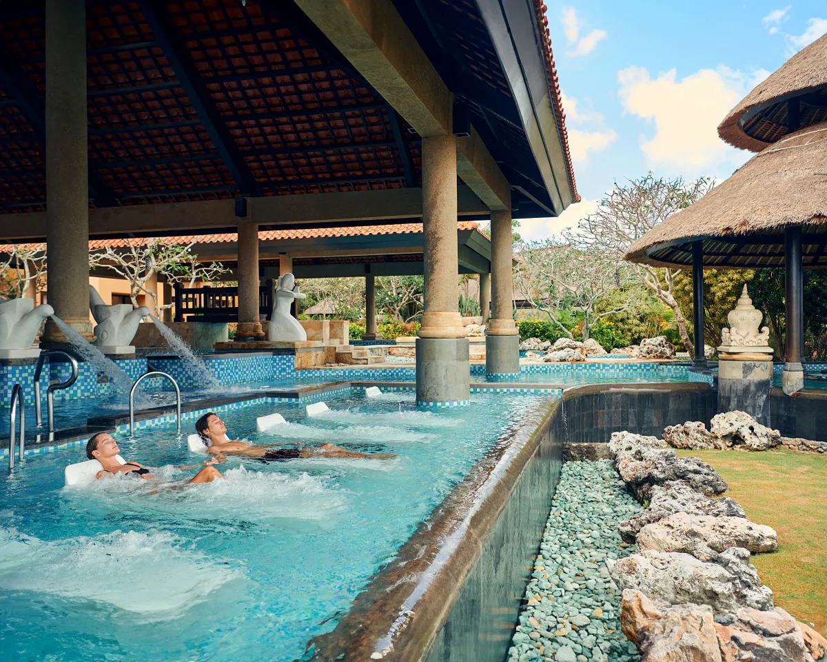 Seawater jets in the pool